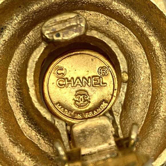 CHANEL Gold Pearl Earrings - Picture 7 of 7